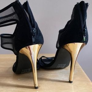 Forever 21 gold stilettos 👠 🛍🧨⚡️💫🖤💛🖤💛